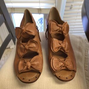 Latico Women's Tan Bow Peep-Toe Heels